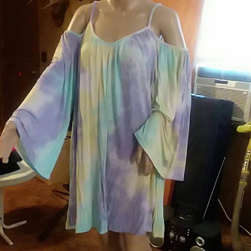 Umgee Blouse size L (fits lIke XL)